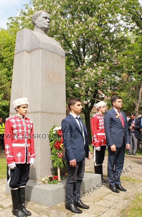 Единадесетокласник управлява Община Димитровград днес