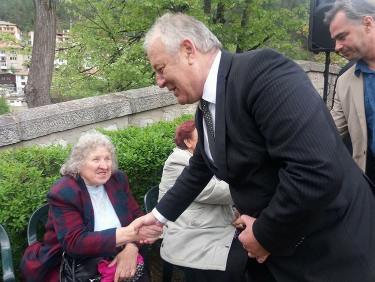 Смолянчани се поклониха пред паметта на загиналите във войните 