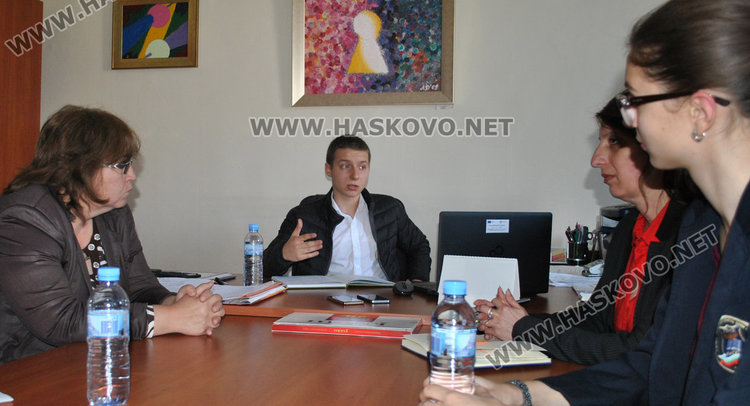 Национал по хандбал стана директор на Езиковата, урежда изпити