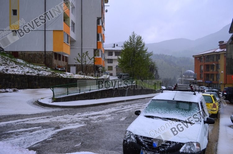 Страхотна гръмотевична буря с градушка наводни Смолян