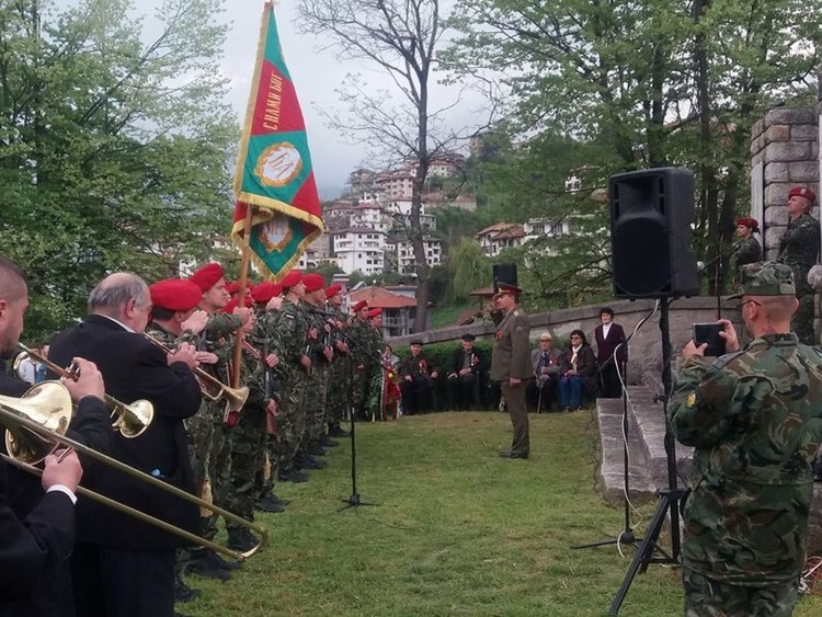 Смолянчани се поклониха пред паметта на загиналите във войните 