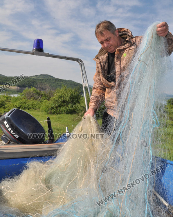 Изтърваха за минути бракониери в Тракиец със стотици метри мрежи
