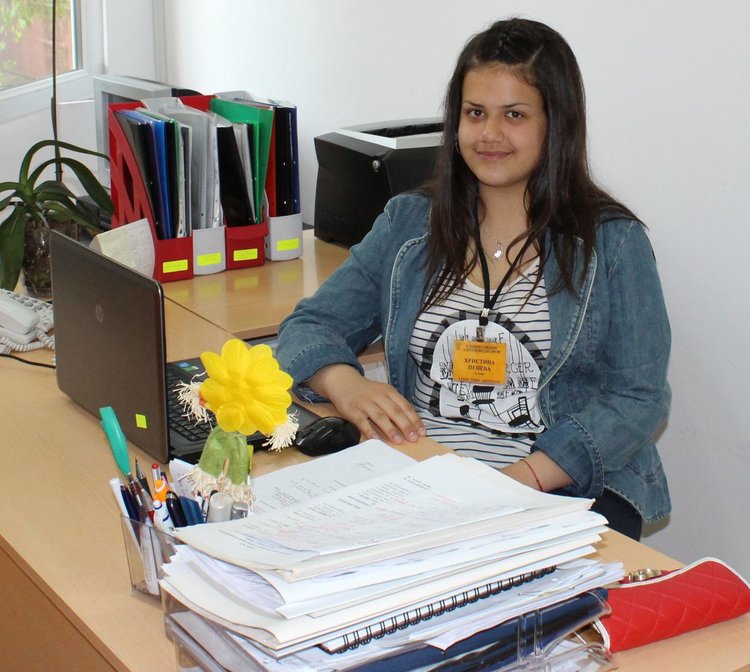 Седмокласничка управлява ОУ "Алеко Константинов" днес