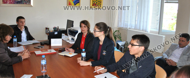 Национал по хандбал стана директор на Езиковата, урежда изпити