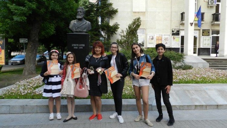 Академията за таланти с шест награди от Прегледа на младия талант