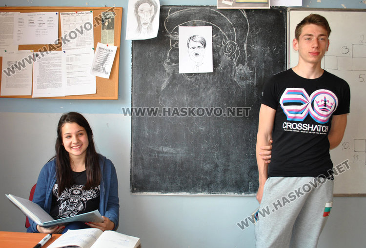 Днешните учители по химия Иванка Иванова и Владимир Казаков