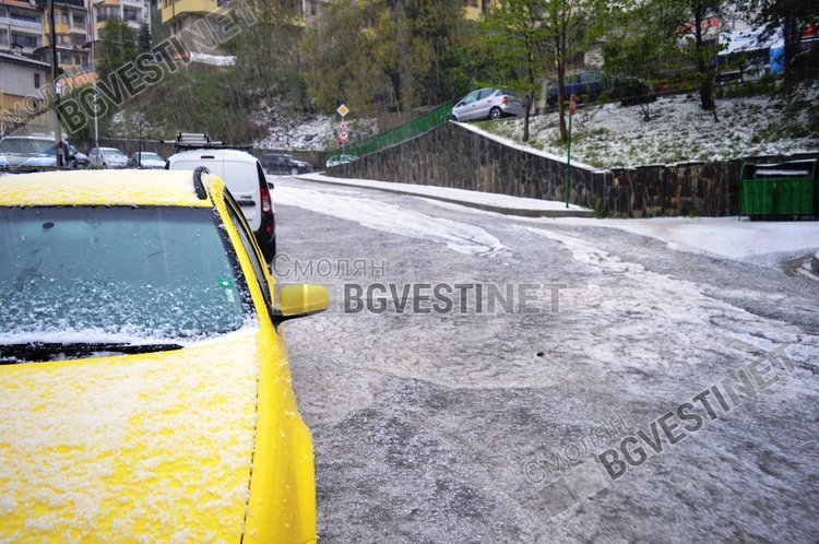 Страхотна гръмотевична буря с градушка наводни Смолян