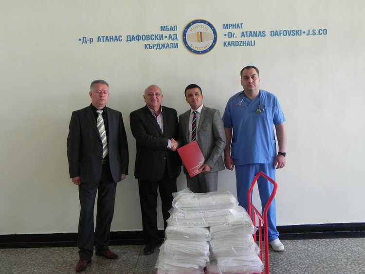 Дариха болницата със специални чаршафи за тежко болни