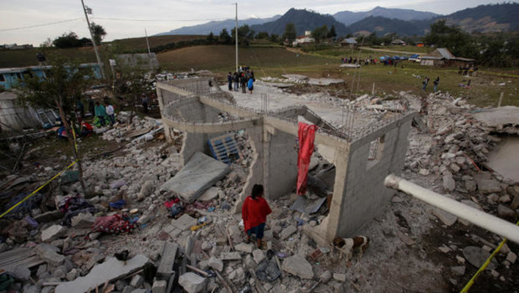 В Мексико избухна склад за фойерверки, има много жертви деца