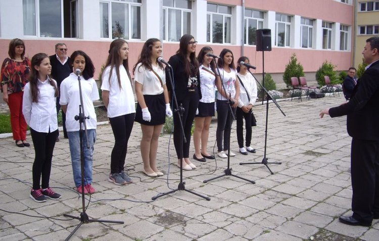 Патронен празник чества училището в кв.Черноконево