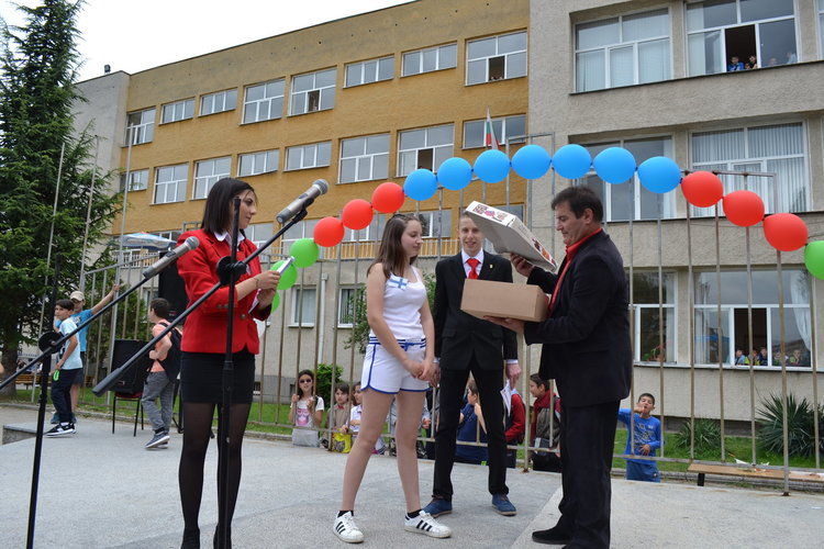 Самоуправлението в „Славейков“ в нов състав и със зрелищно тържеств