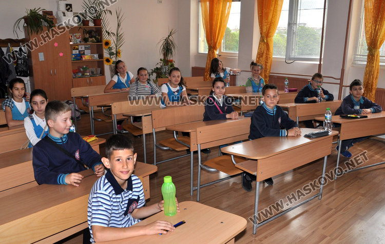 1961 четвъртокласници на малка матура днес, 91 проспаха изпита