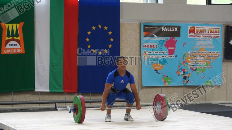 Емил Райчев е първият смолянчанин окичил се днес с три медала