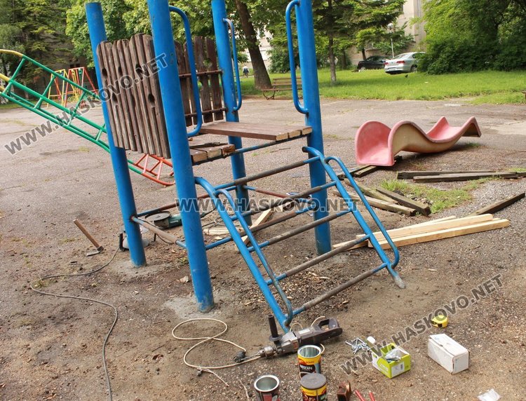 Недоволстват от монтирането на стара пързалка в димитровградски парк