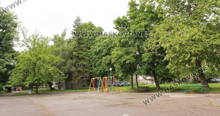 Недоволстват от монтирането на стара пързалка в димитровградски парк