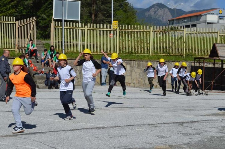 Младите огнеборци от областта се състезаваха днес