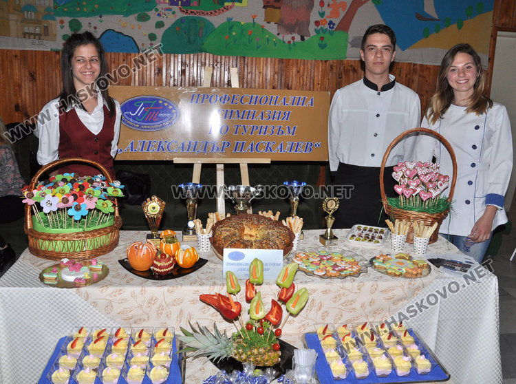 Ученици от гимназията по механо и електротехника изобретиха тестер за приятелство