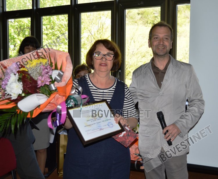 Зам.-областният управител Илия Годев връчи грамотата за библиотека на годината 