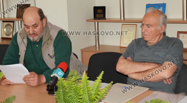 Председателят на комисията по култура Гроздан Грозев и маестро Доцо Вътков