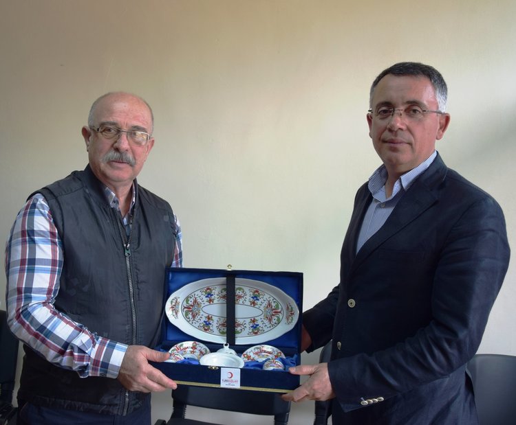 Дарове от Турския червен полумесец за кметовете на Кърджали, Ардино и Кирково