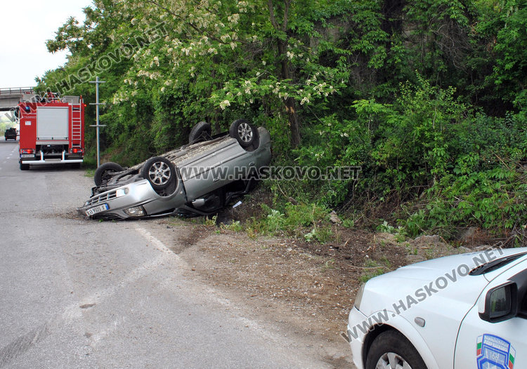 Двама младежи се обърнаха с Киа на пътя за Димитровград, оцеляха по чудо