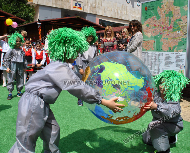 Инициативата „Образование на открито“ усмихна Хасково