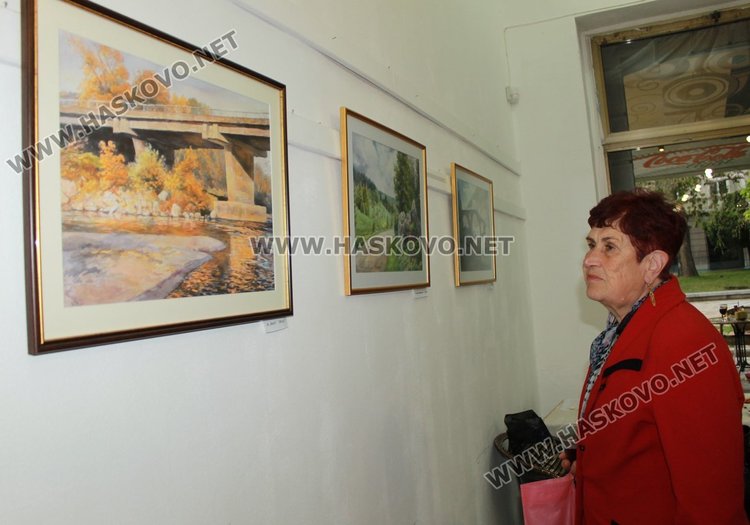 40 картини представя експозицията