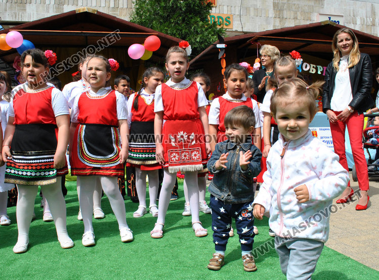 Инициативата „Образование на открито“ усмихна Хасково