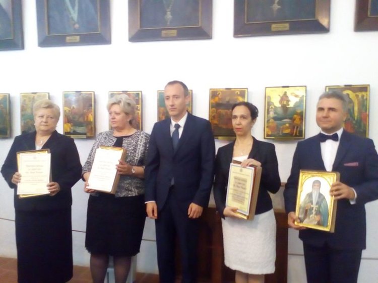  сн: МОН. Адриян Христов /последният вдясно/