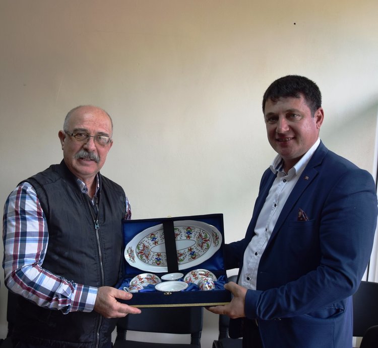 Дарове от Турския червен полумесец за кметовете на Кърджали, Ардино и Кирково