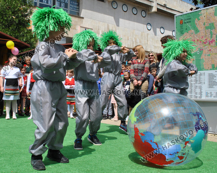 Инициативата „Образование на открито“ усмихна Хасково