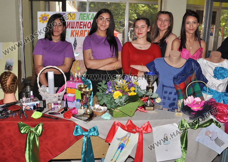 Ученици от гимназията по механо и електротехника изобретиха тестер за приятелство