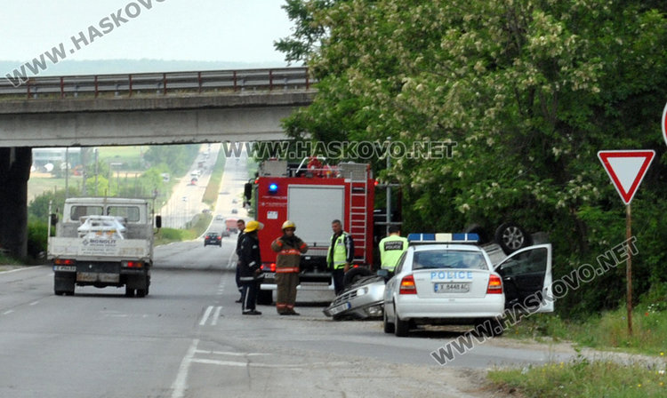 Двама младежи се обърнаха с Киа на пътя за Димитровград, оцеляха по чудо