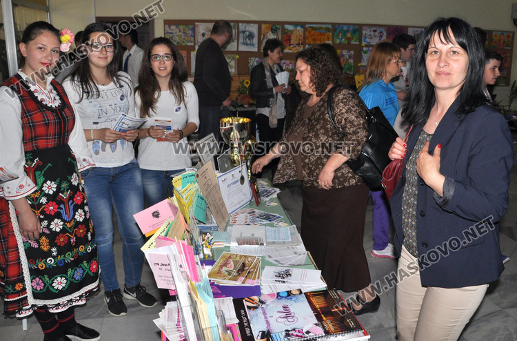 Ученици от гимназията по механо и електротехника изобретиха тестер за приятелство