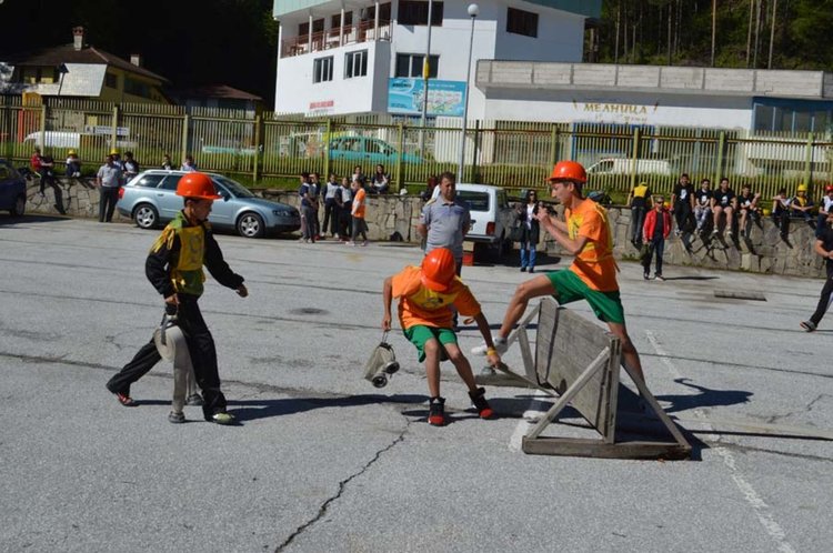 Младите огнеборци от областта се състезаваха днес