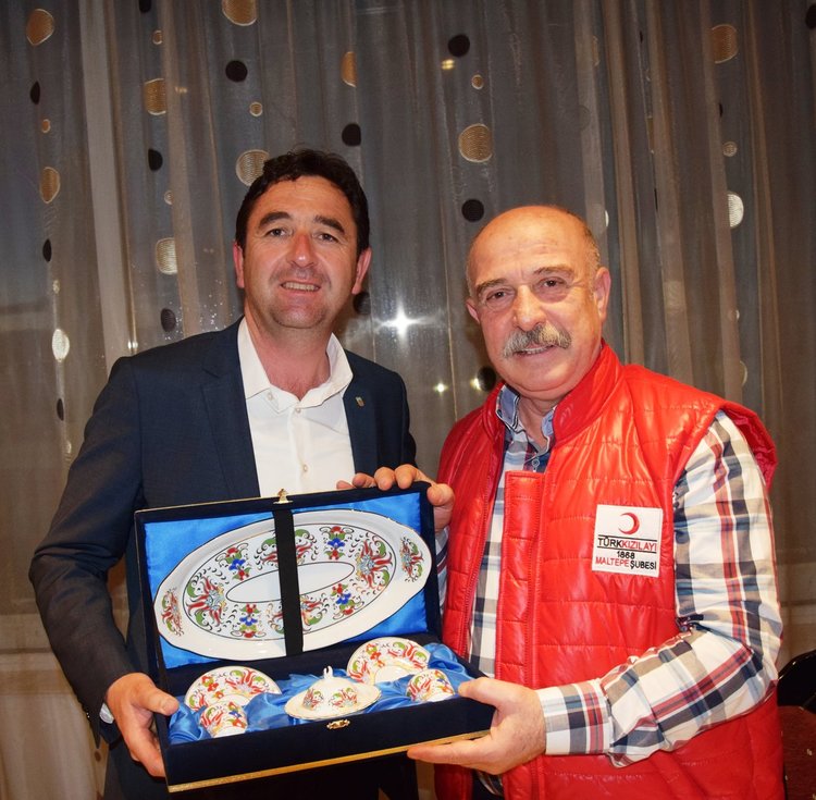 Дарове от Турския червен полумесец за кметовете на Кърджали, Ардино и Кирково