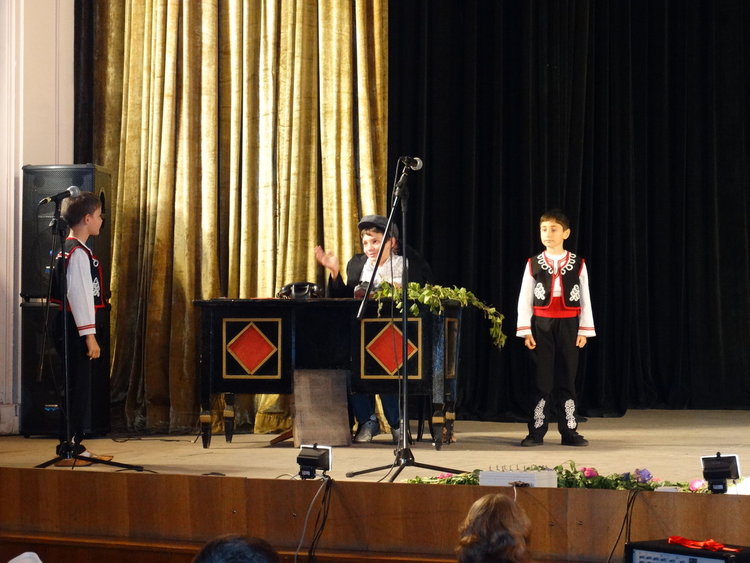 Със спектакъл от нов вид ОУ"Св.св. Кирил и Методий" отбеляза празника си