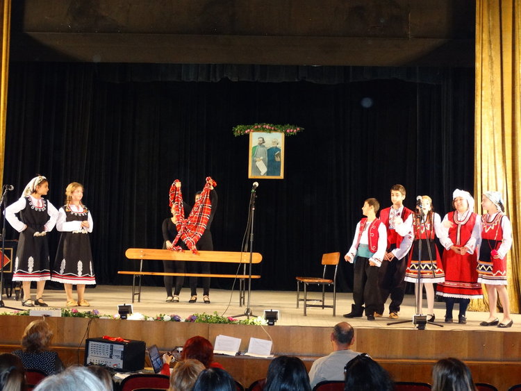 Със спектакъл от нов вид ОУ"Св.св. Кирил и Методий" отбеляза празника си