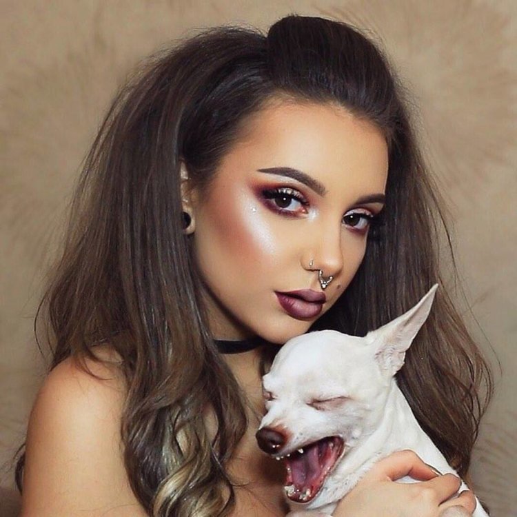 Мелания завършва тази година СУ "Любен Каравелов"