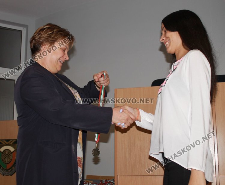 Наградиха медалистите от пролетния кръг на "Математика без граници"