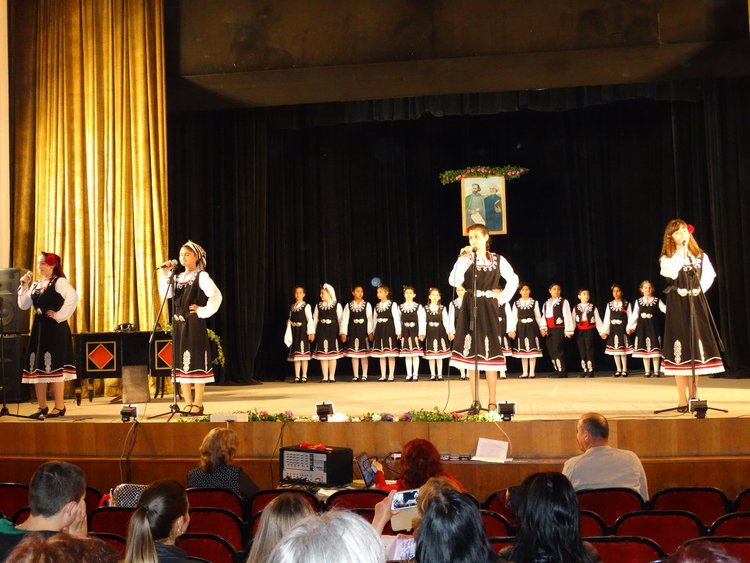 Със спектакъл от нов вид ОУ"Св.св. Кирил и Методий" отбеляза празника си