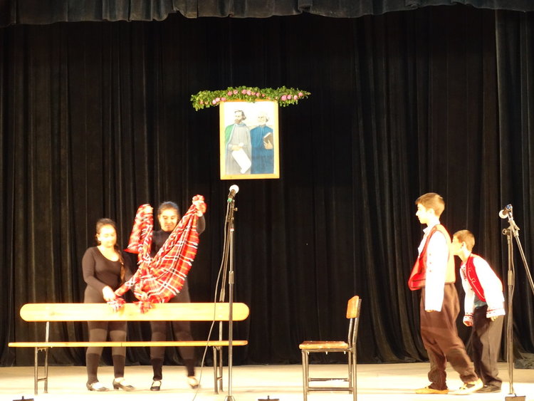 Със спектакъл от нов вид ОУ"Св.св. Кирил и Методий" отбеляза празника си