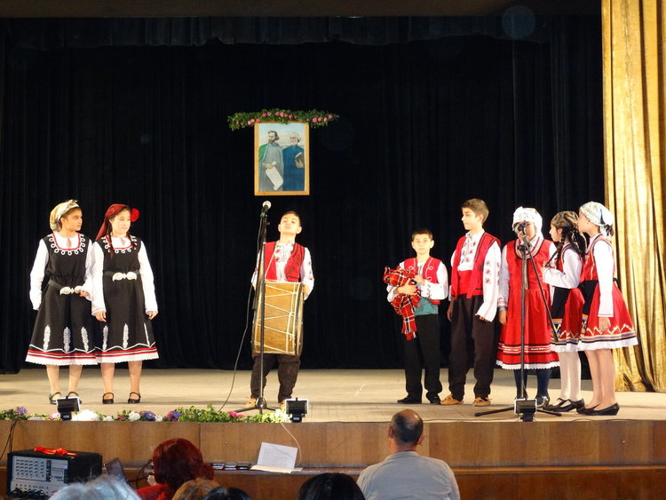 Със спектакъл от нов вид ОУ"Св.св. Кирил и Методий" отбеляза празника си