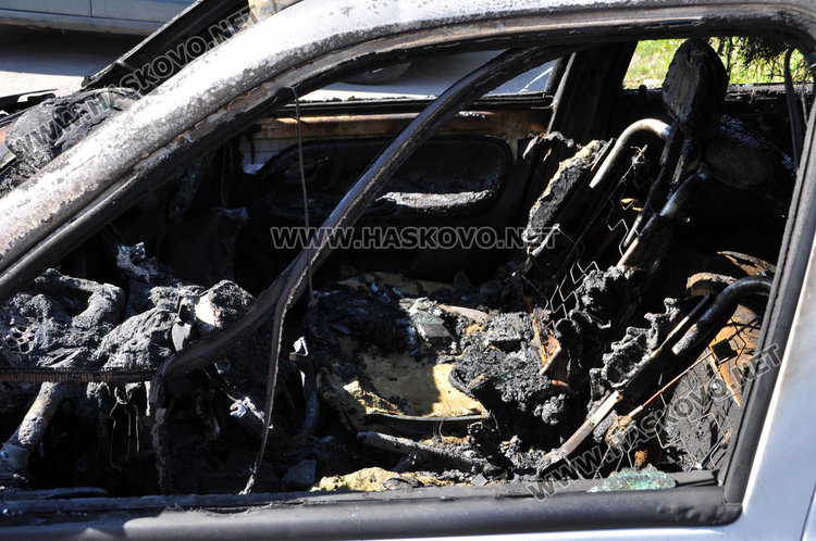 Тойота горя пред блок в Орфей тази нощ