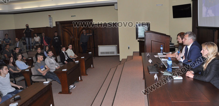 Петър Курумбашев в Хасково: Пращаме само жени за еврокомисари, обидно е за мъжете