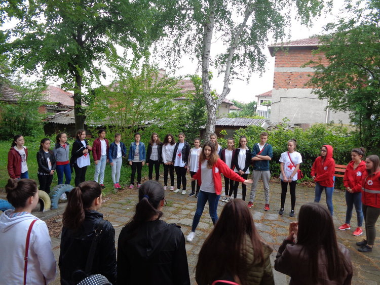 Ученически екипи по бърза помощ в помощ на възрастните в Кърджали