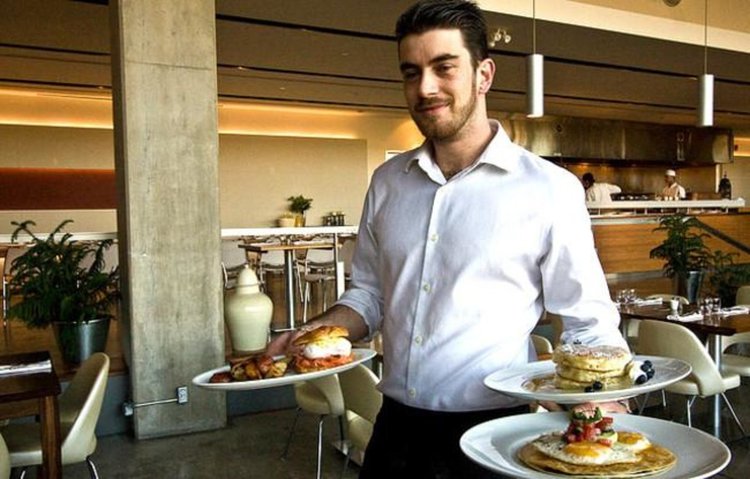 Рекорден брой сервитьори се търсят в Кърджали,36 свободни позиции