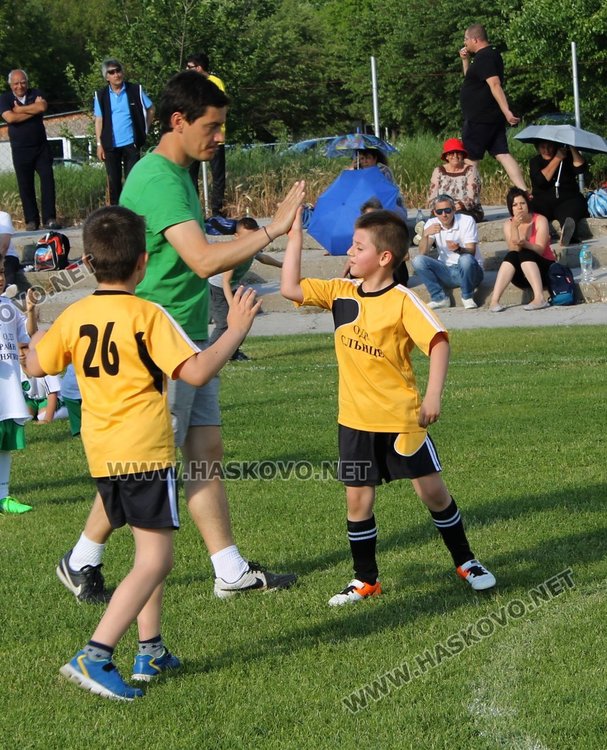 Отборите на "Слънце" и "Райна Княгиня" - победители в турнира по футбол за детските градини