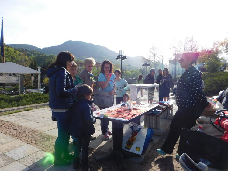 Добри хора събраха за два дни 853 лева в помощ на Атанаска