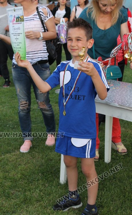 Отборите на "Слънце" и "Райна Княгиня" - победители в турнира по футбол за детските градини